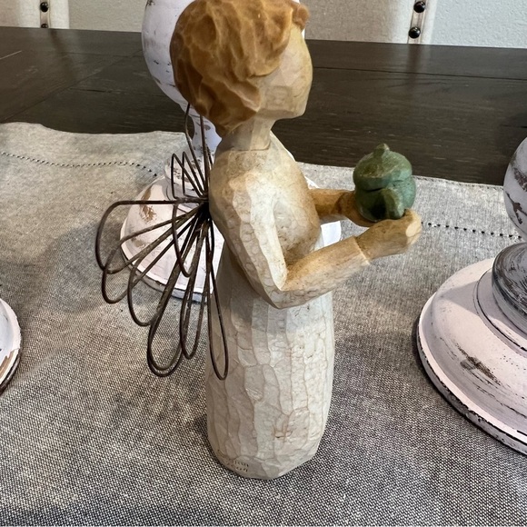 Willow Tree Angel of the Kitchen Figurine with Teapot - Picture 3 of 6